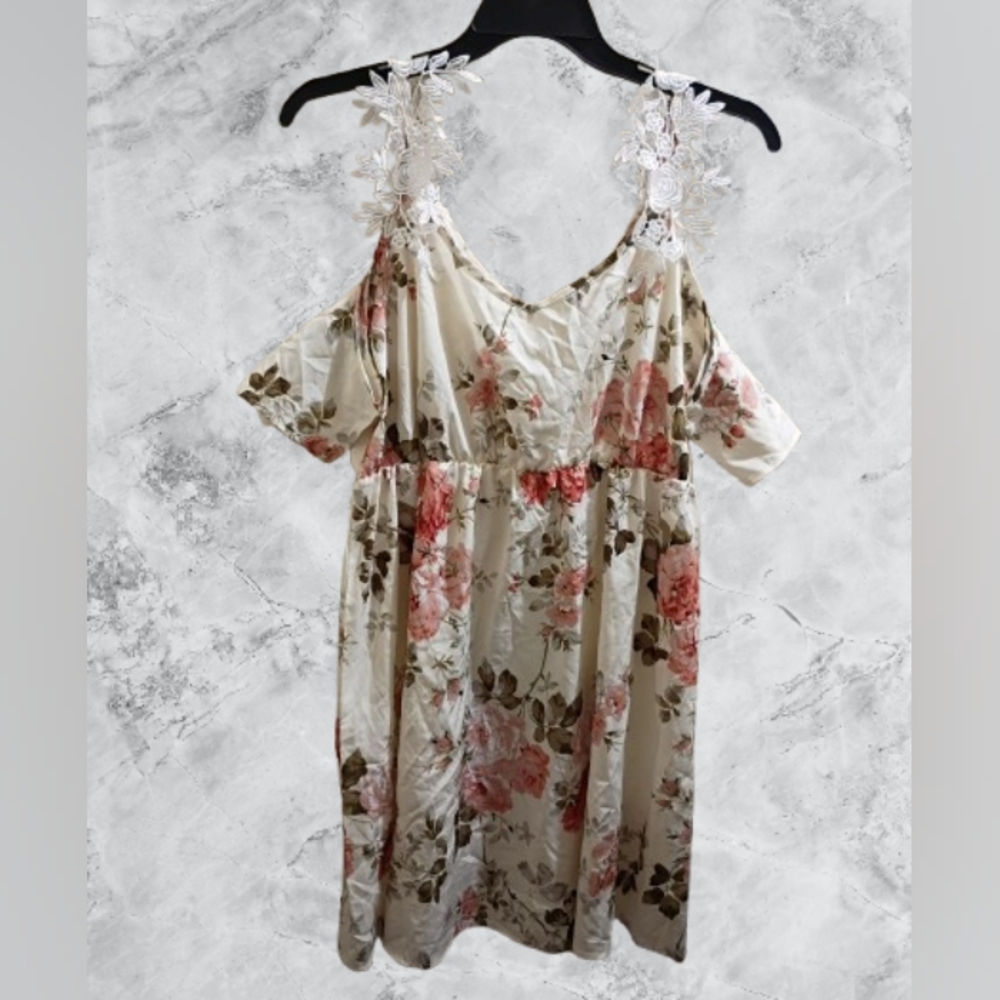 💙 3 For $12 NWOT Floral Cold Shoulder Dress
